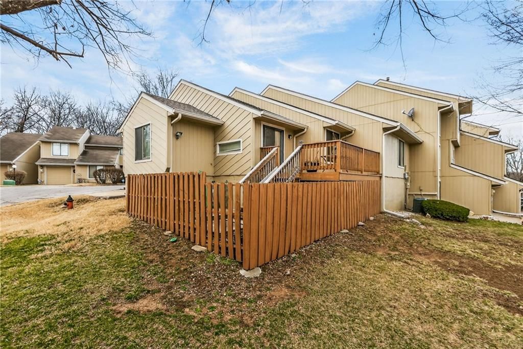 12326 Charlotte Street — photo 28