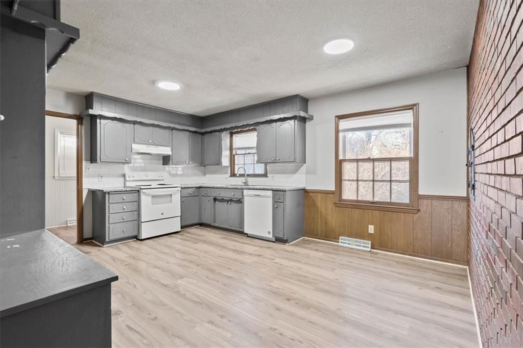 5952 Garnett Street — photo 8