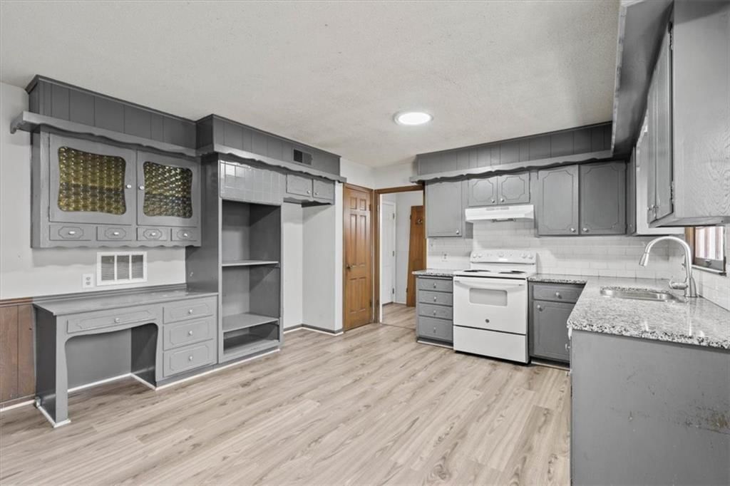 5952 Garnett Street — photo 9