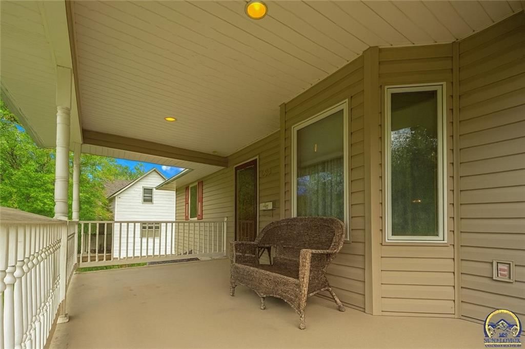 915 WALNUT Street — photo 10