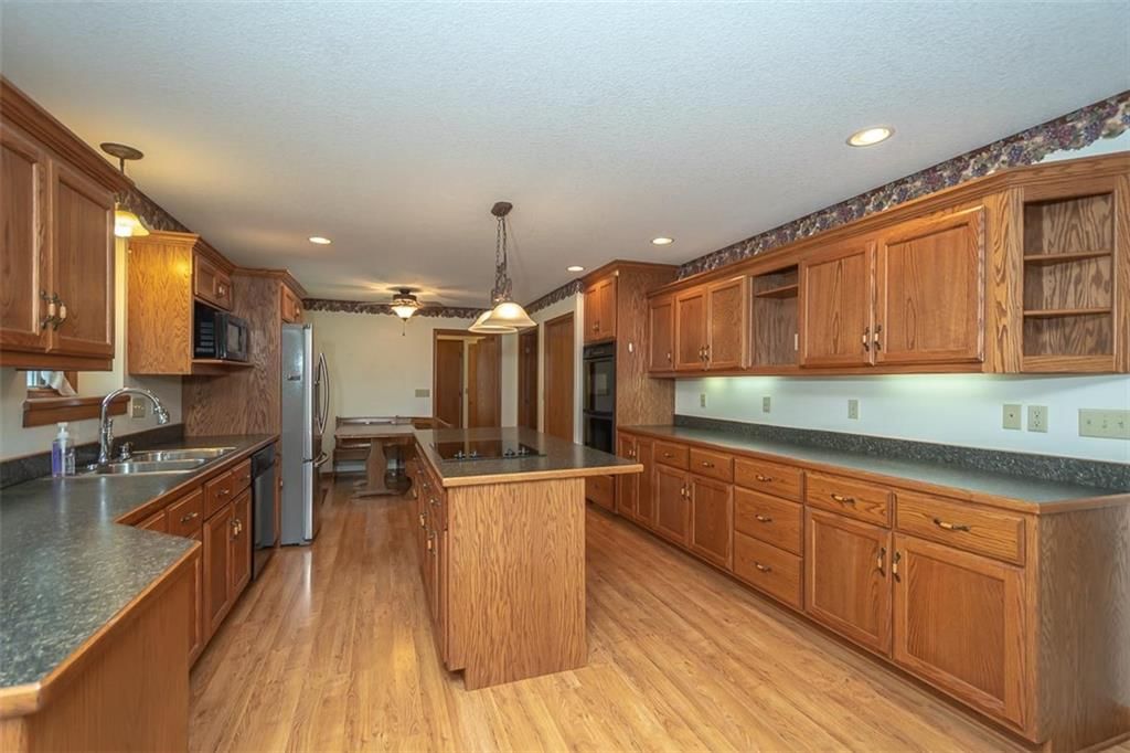 915 WALNUT Street — photo 16
