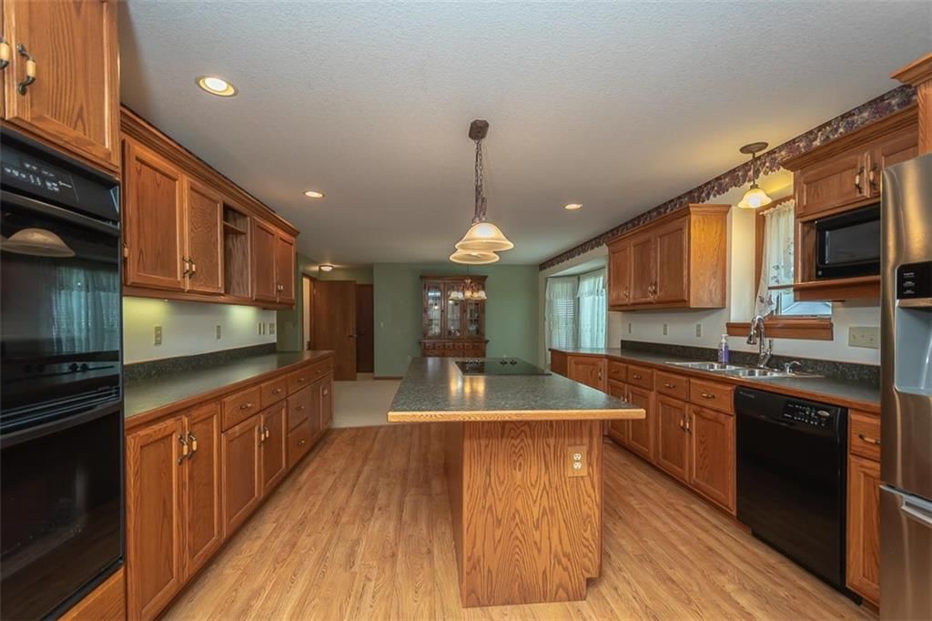 915 WALNUT Street — photo 18