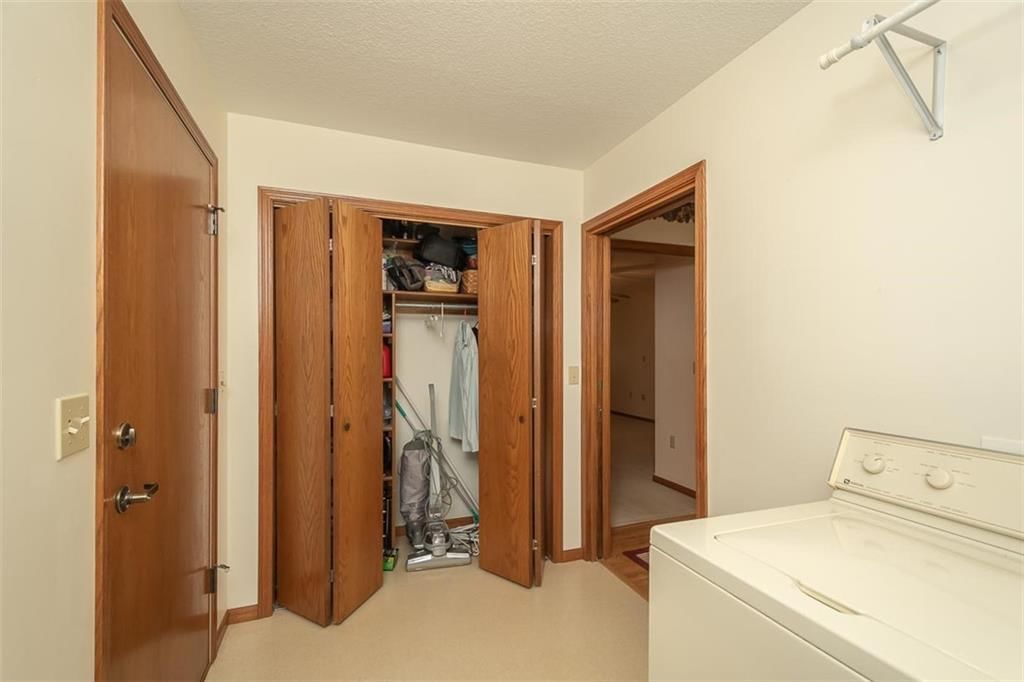 915 WALNUT Street — photo 37
