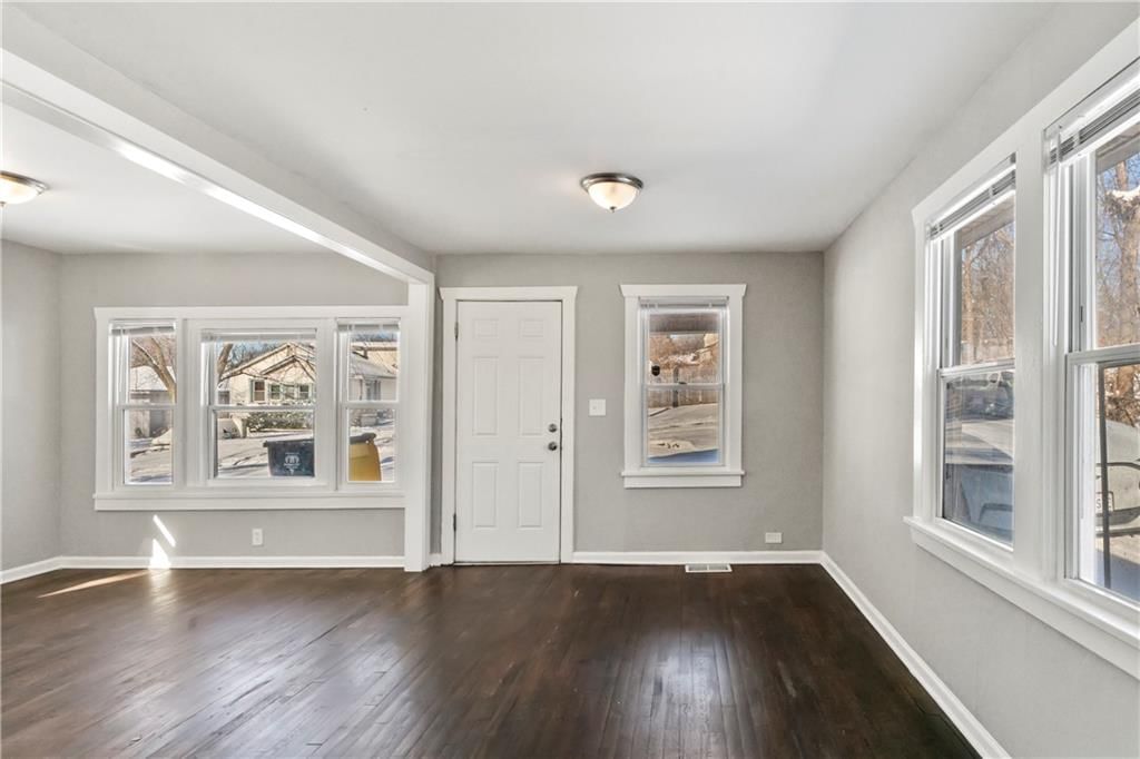 1119 E 84th Street — photo 2