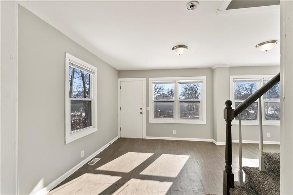 1119 E 84th Street — photo 20