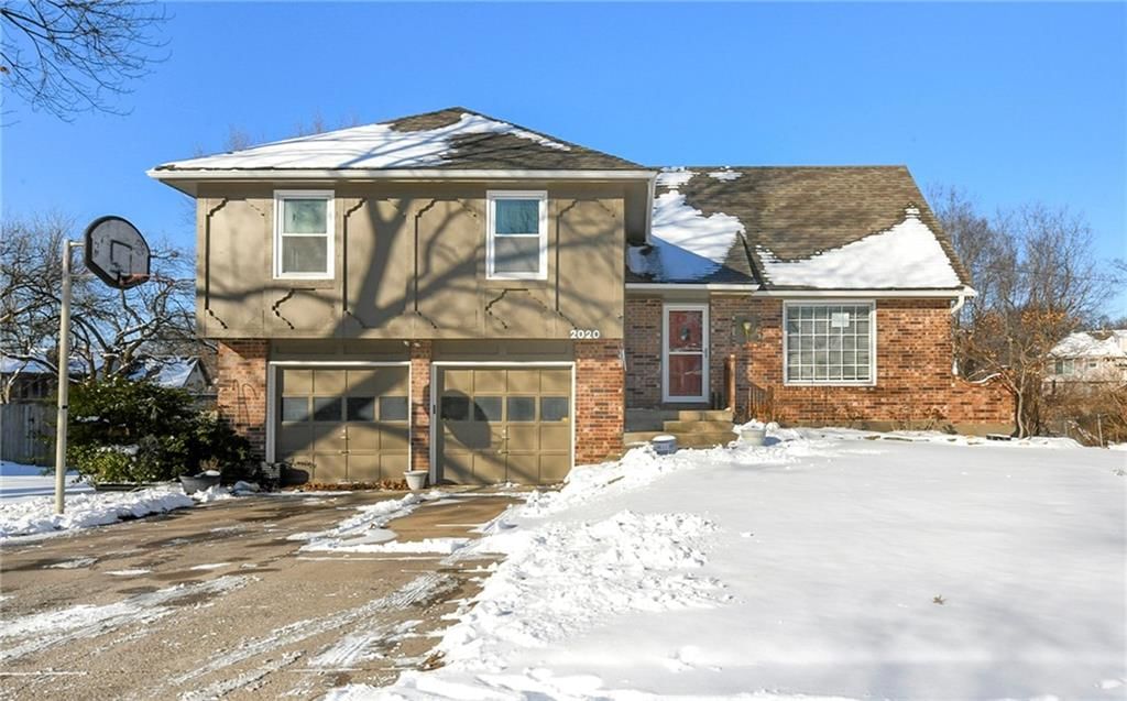 2020 E Cherokee Place, Olathe, KS