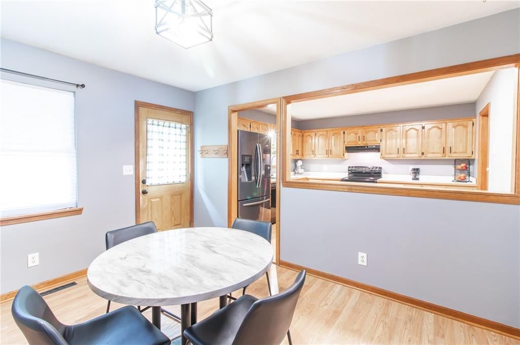 1208 Cambridge Drive — photo 5
