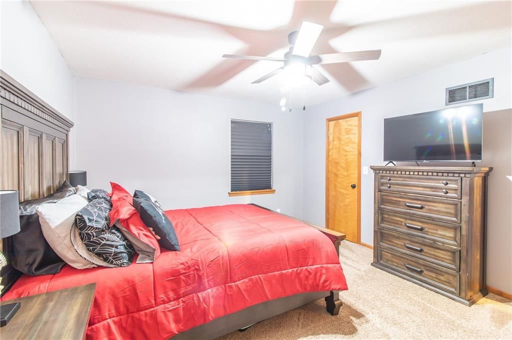 1208 Cambridge Drive — photo 9