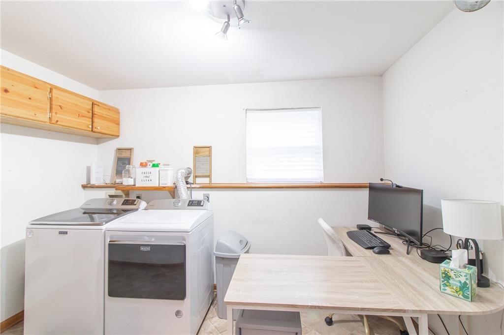 1208 Cambridge Drive — photo 23