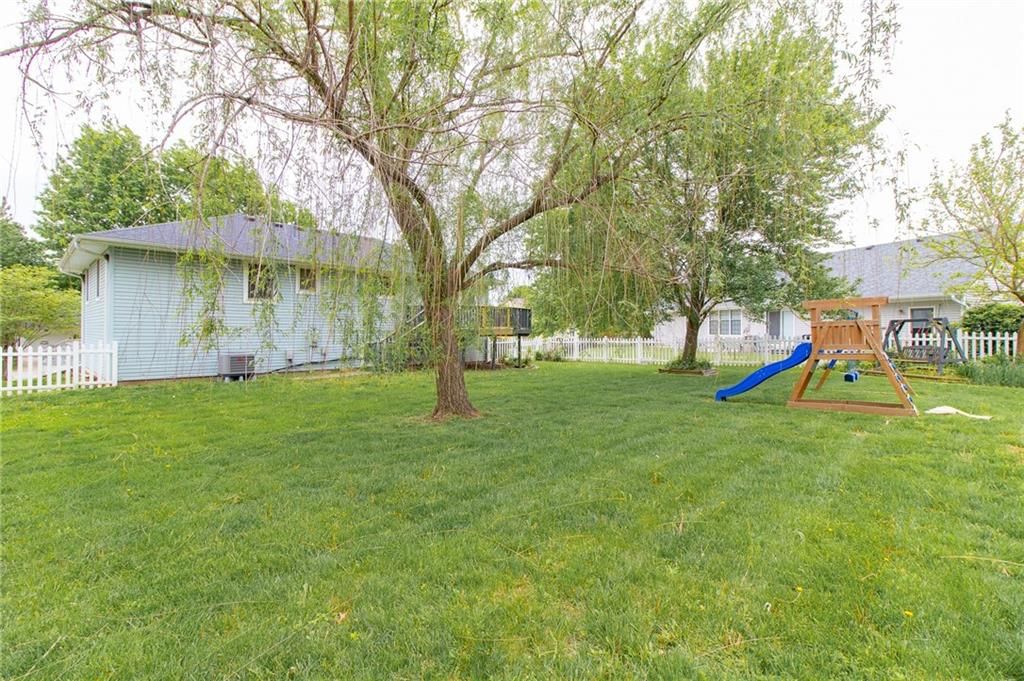 1208 Cambridge Drive — photo 24