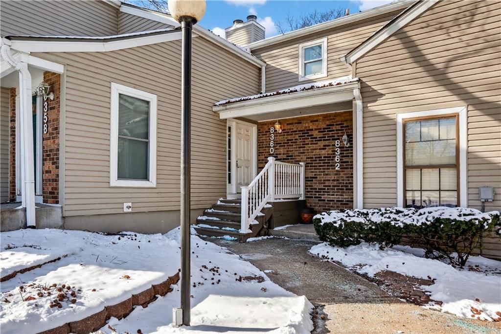 8360 NW Barrybrooke Drive, Kansas City, MO