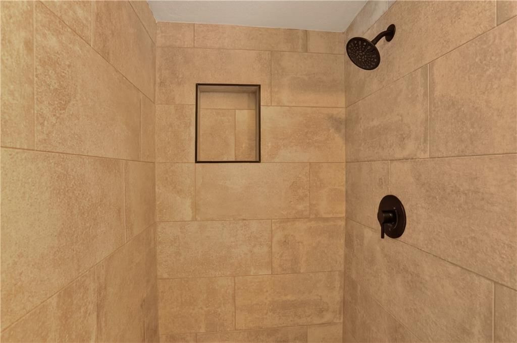 8360 NW Barrybrooke Drive — photo 9