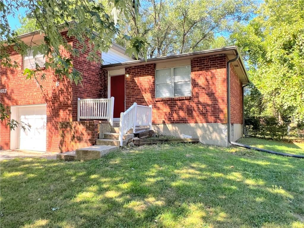 612 NE Florence Avenue — photo 2