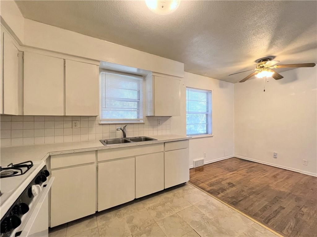 612 NE Florence Avenue — photo 8