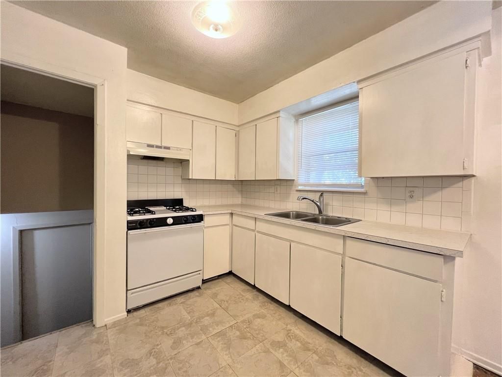 612 NE Florence Avenue — photo 9