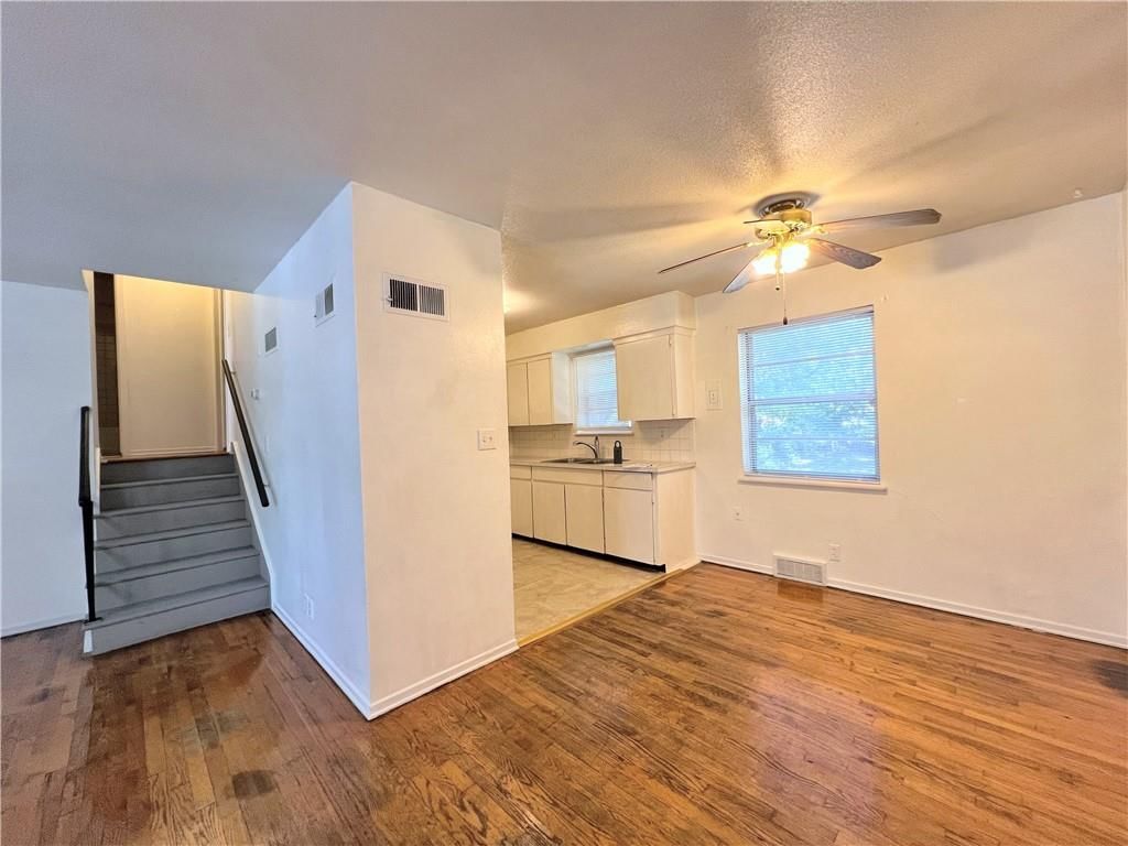 612 NE Florence Avenue — photo 10