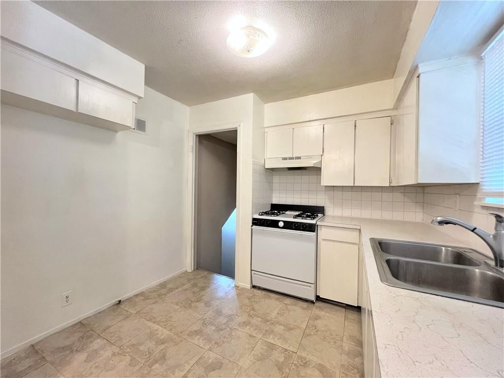 612 NE Florence Avenue — photo 13