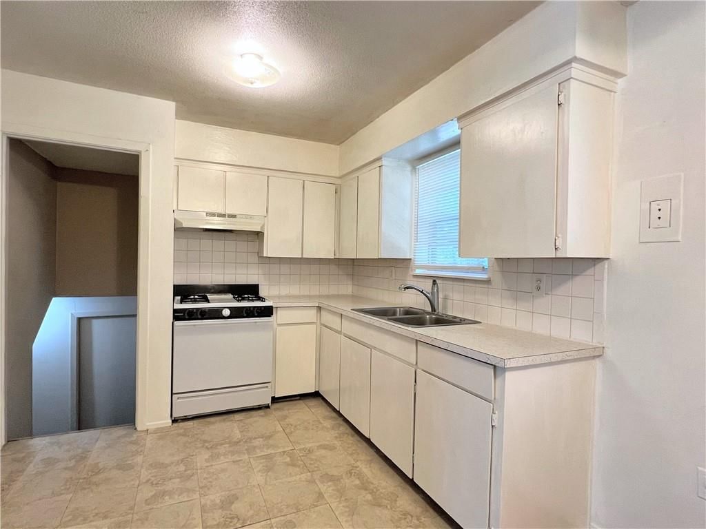 612 NE Florence Avenue — photo 14