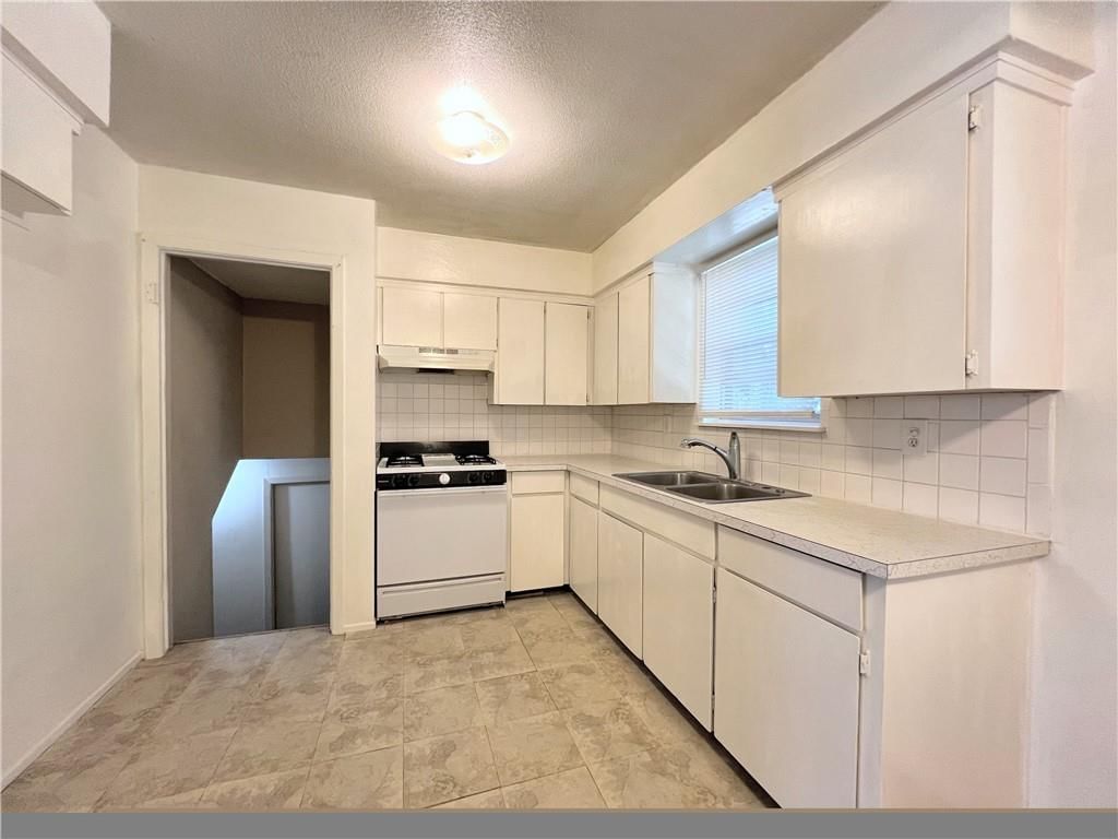 612 NE Florence Avenue — photo 15