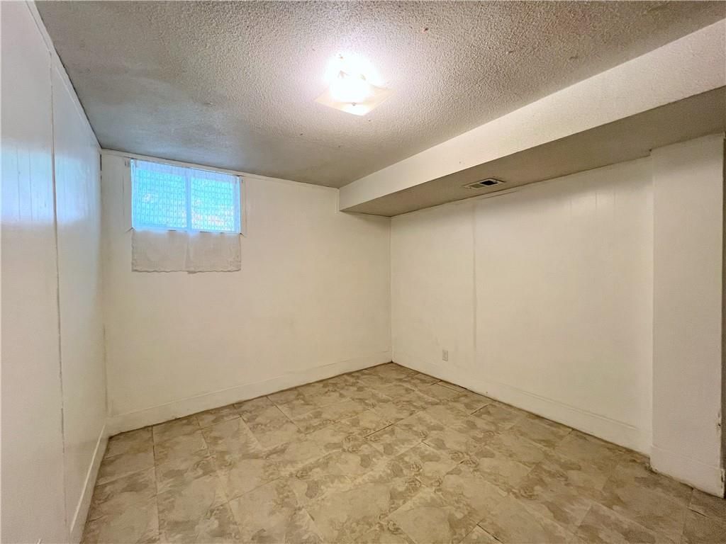 612 NE Florence Avenue — photo 27