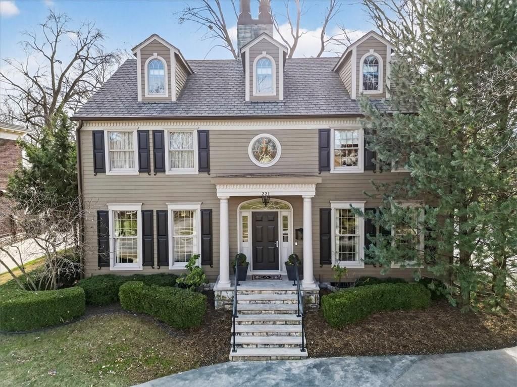 221 W 53rd Terrace, Kansas City, MO
