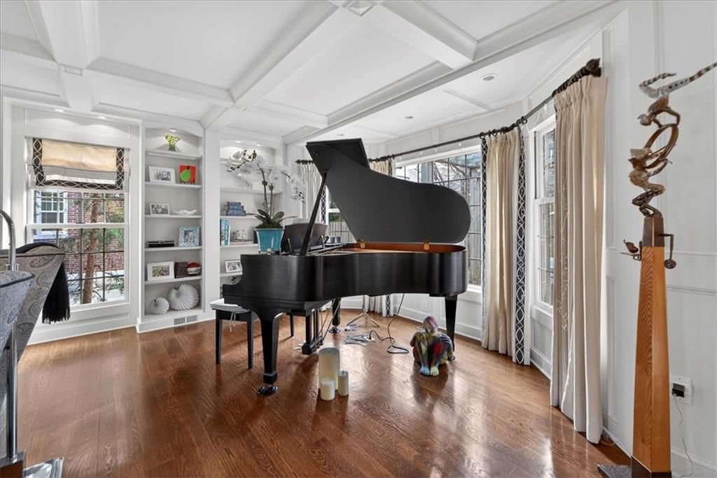 221 W 53rd Terrace — photo 9