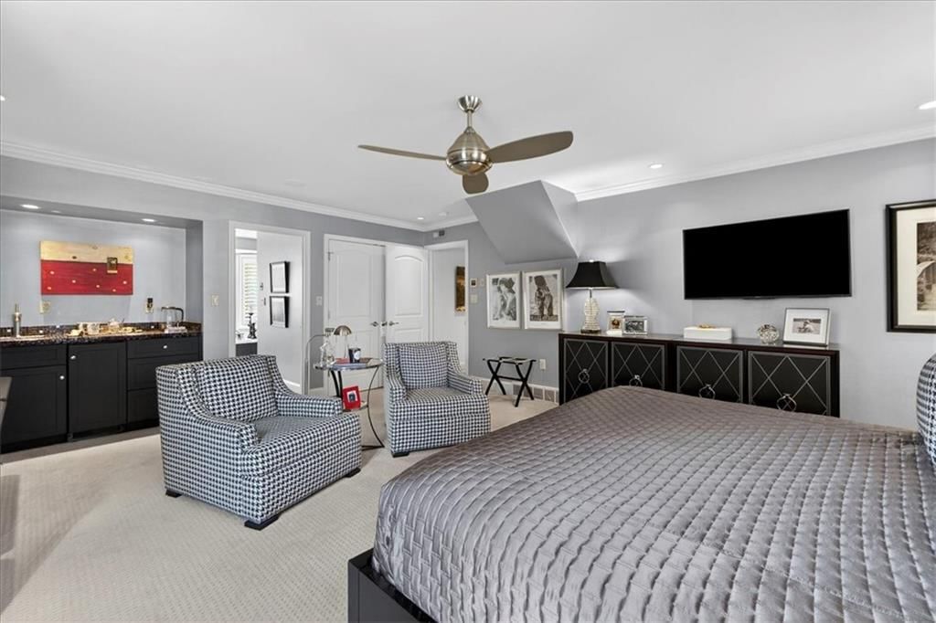 221 W 53rd Terrace — photo 36