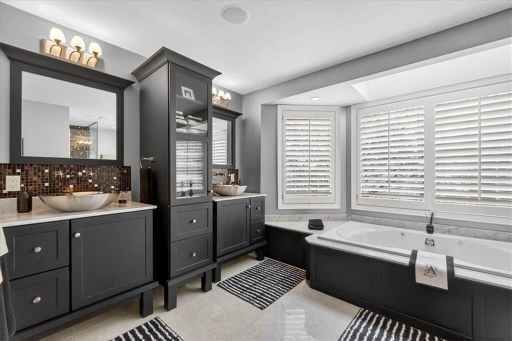 221 W 53rd Terrace — photo 37