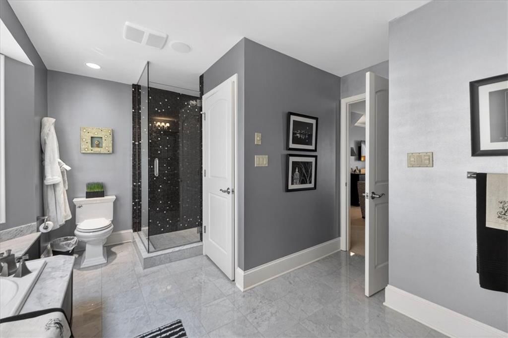 221 W 53rd Terrace — photo 38