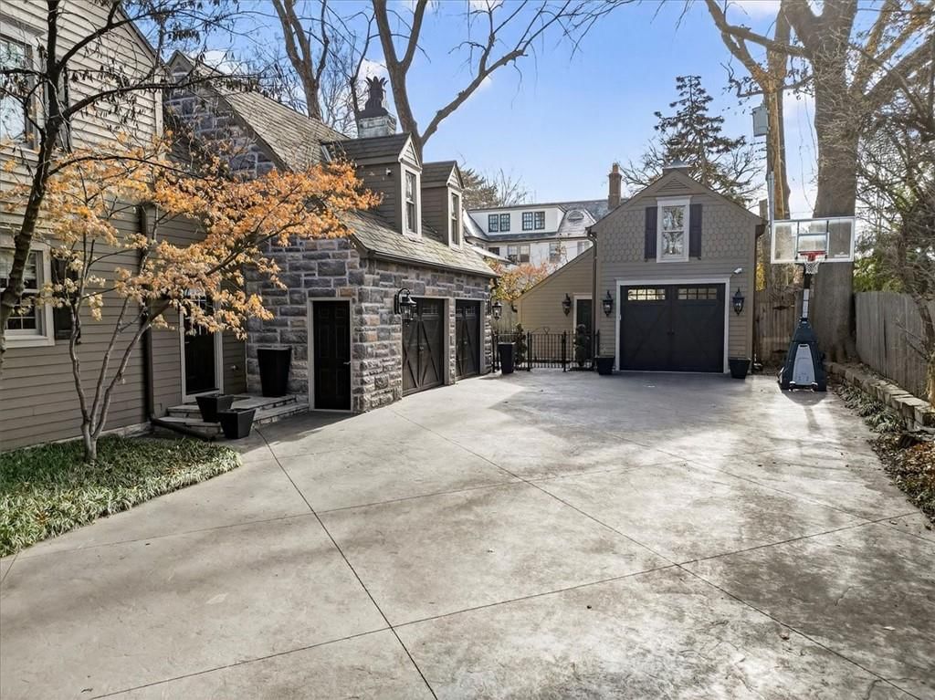 221 W 53rd Terrace — photo 62