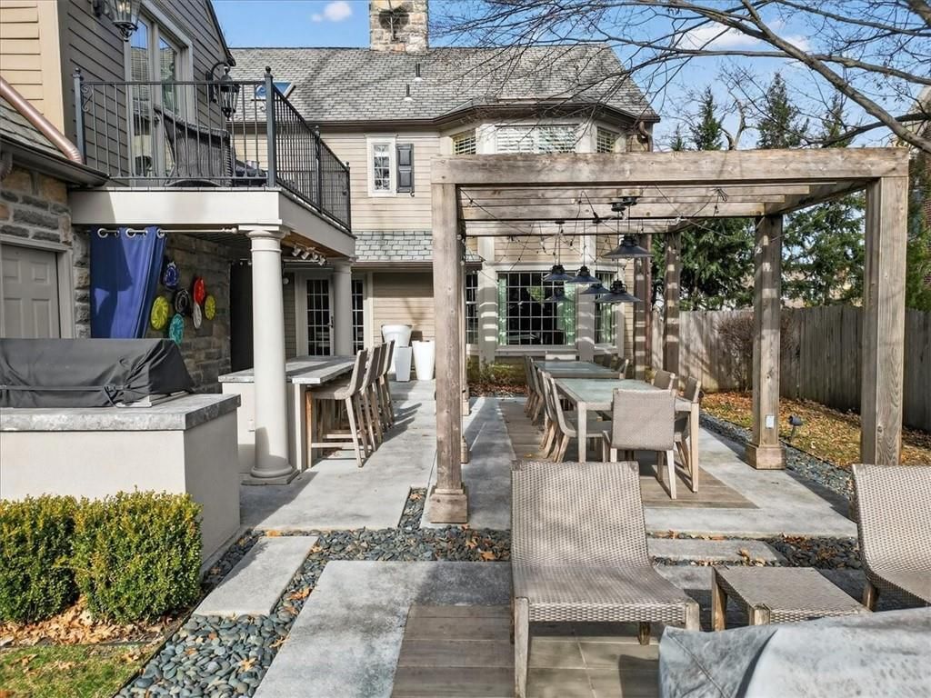 221 W 53rd Terrace — photo 65