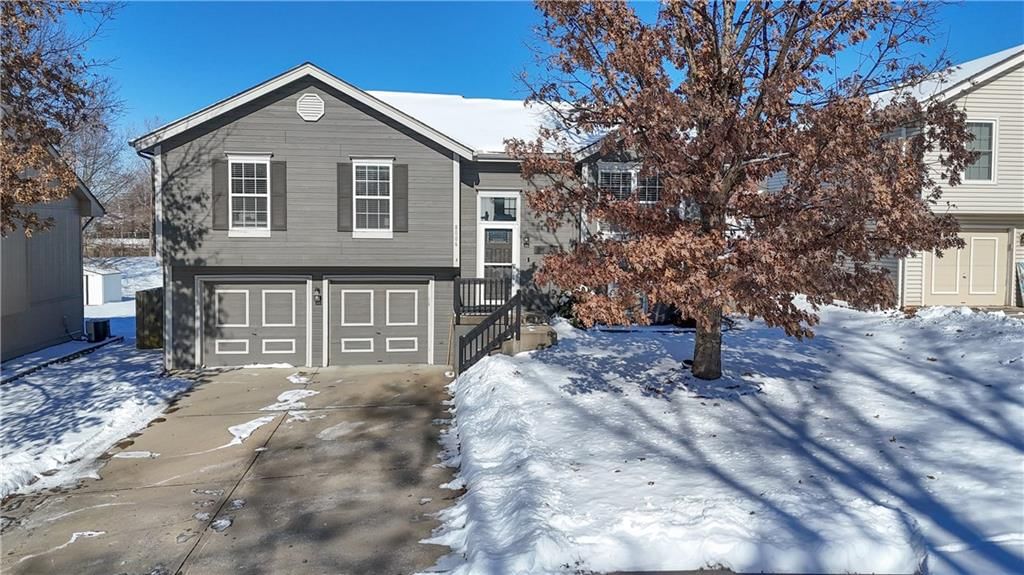 8006 S Church Road, Pleasant Valley, MO
