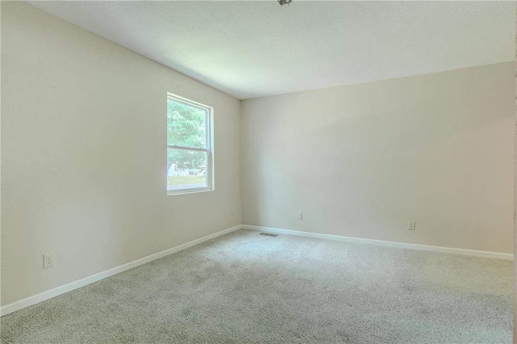 906 E 4th Street — photo 14