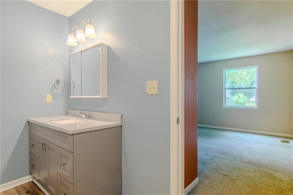 906 E 4th Street — photo 18