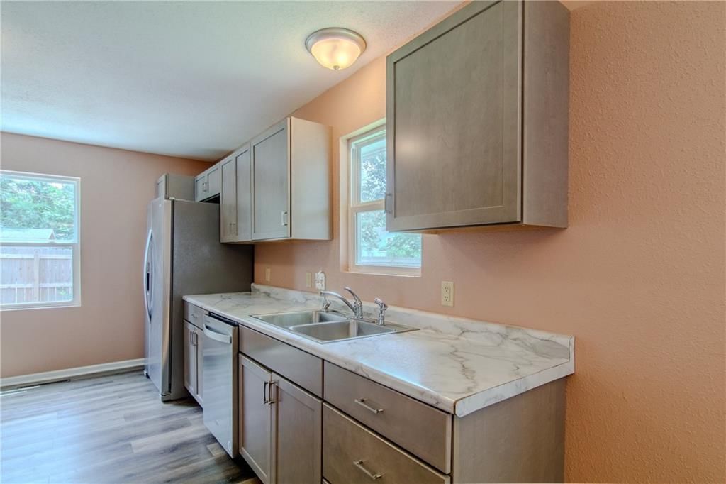 906 E 4th Street — photo 21