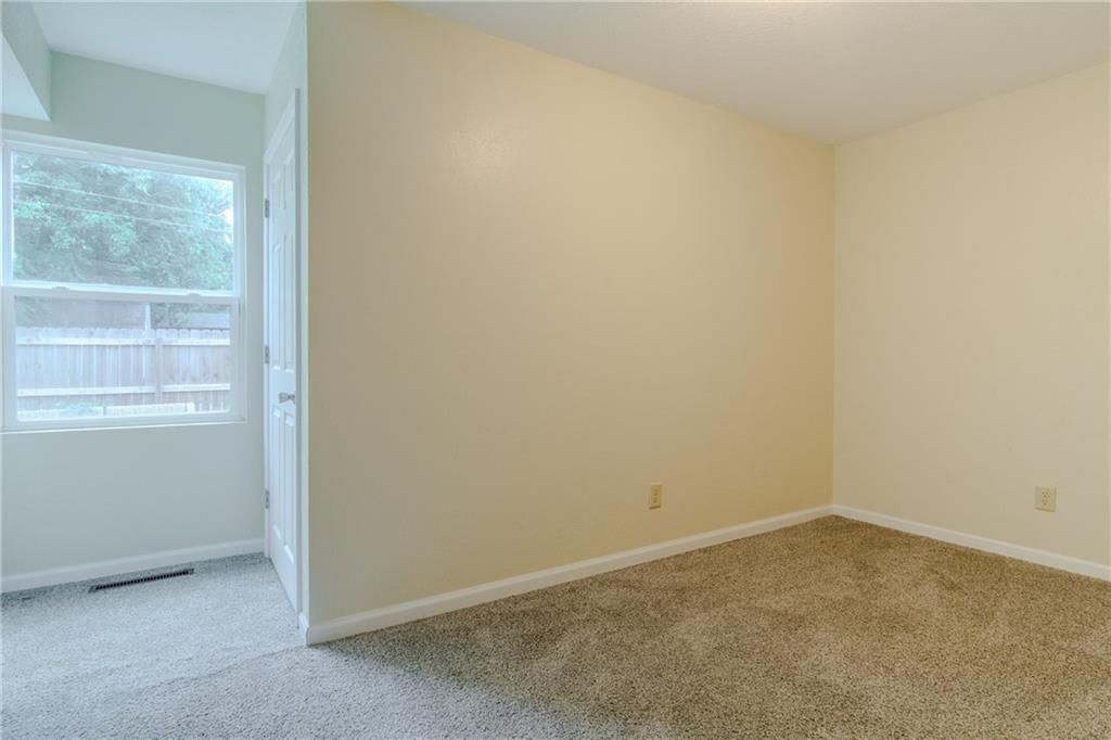906 E 4th Street — photo 27
