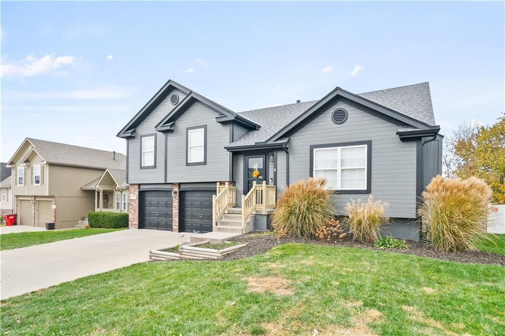 1716 NW Nicholas Drive — photo 2