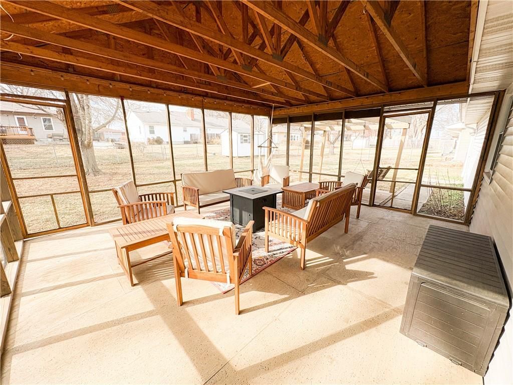 207 Gunsmoke Drive — photo 2