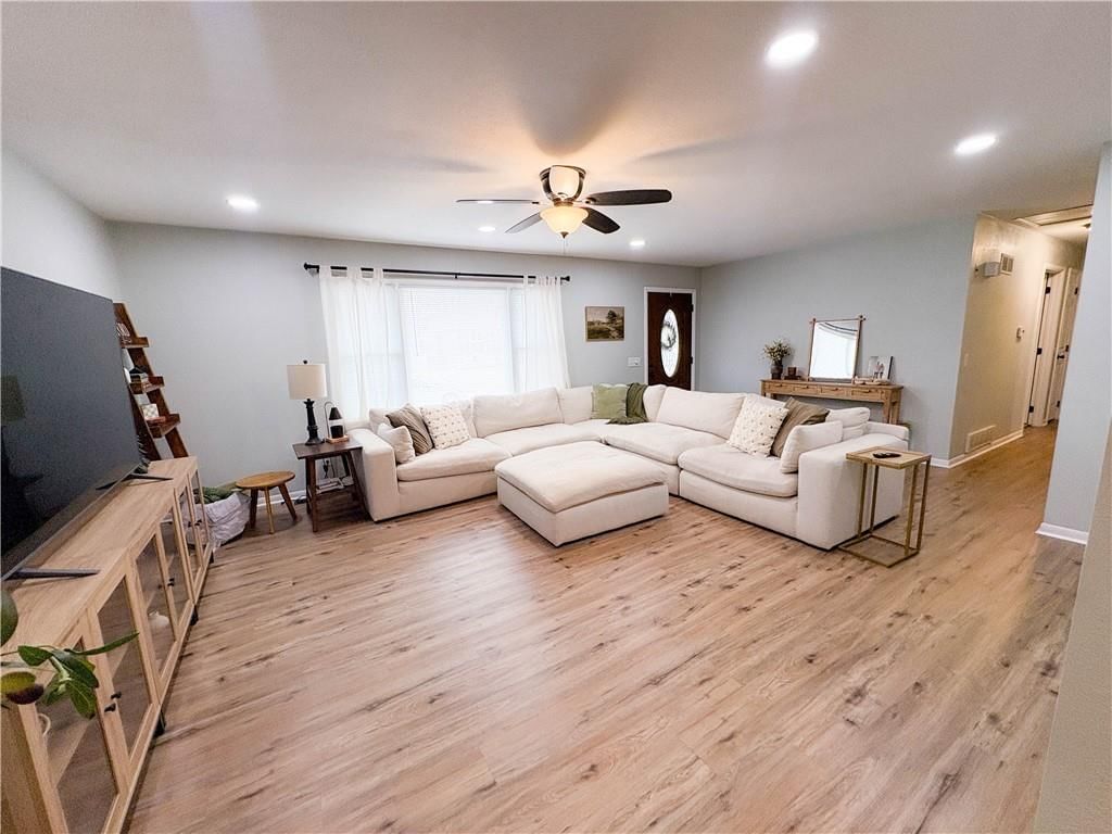 207 Gunsmoke Drive — photo 12