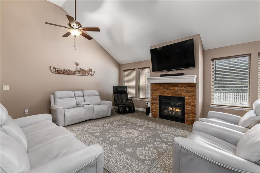 22241 W Sycamore Street — photo 8