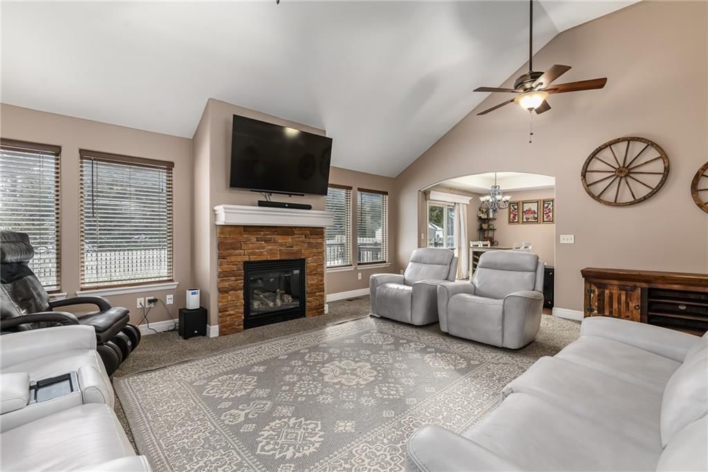 22241 W Sycamore Street — photo 9