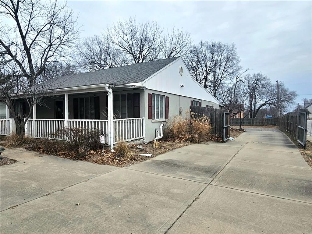 7201 N Holmes Street — photo 2