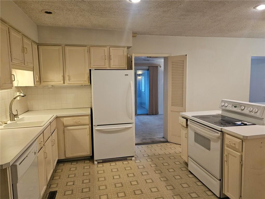 7201 N Holmes Street — photo 9