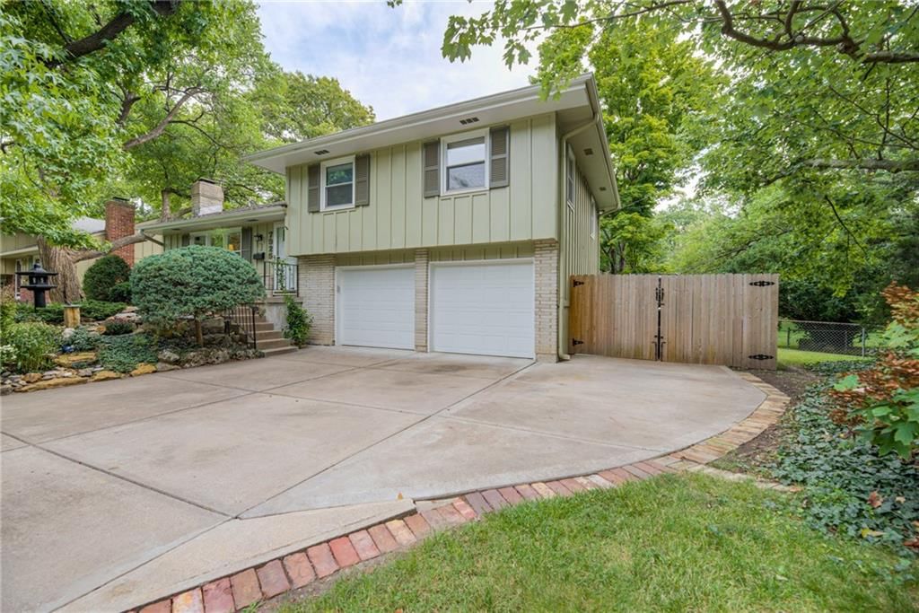 7925 Colonial Drive — photo 3