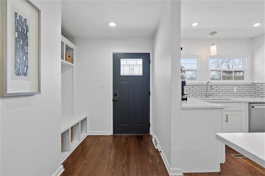 7651 Tomahawk Road — photo 2