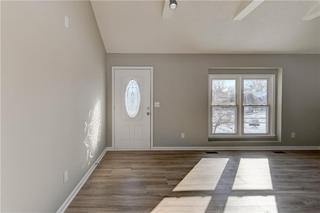208 NE 80TH Street — photo 2
