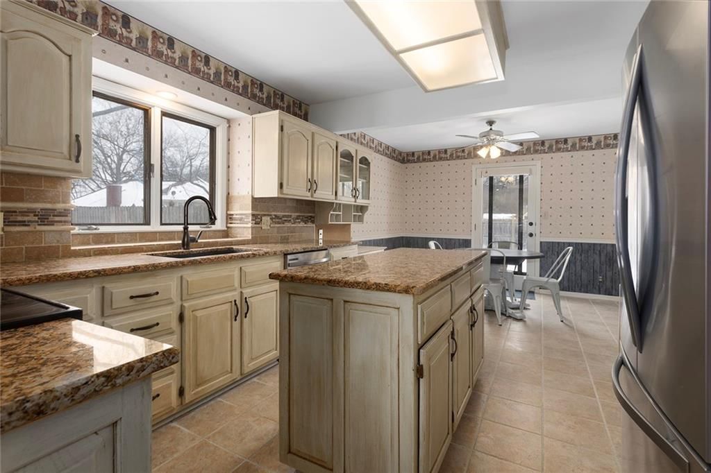 1601 NW Weatherstone Court — photo 8