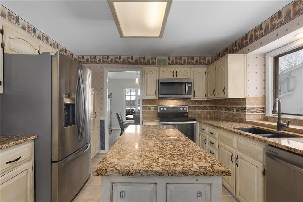 1601 NW Weatherstone Court — photo 9