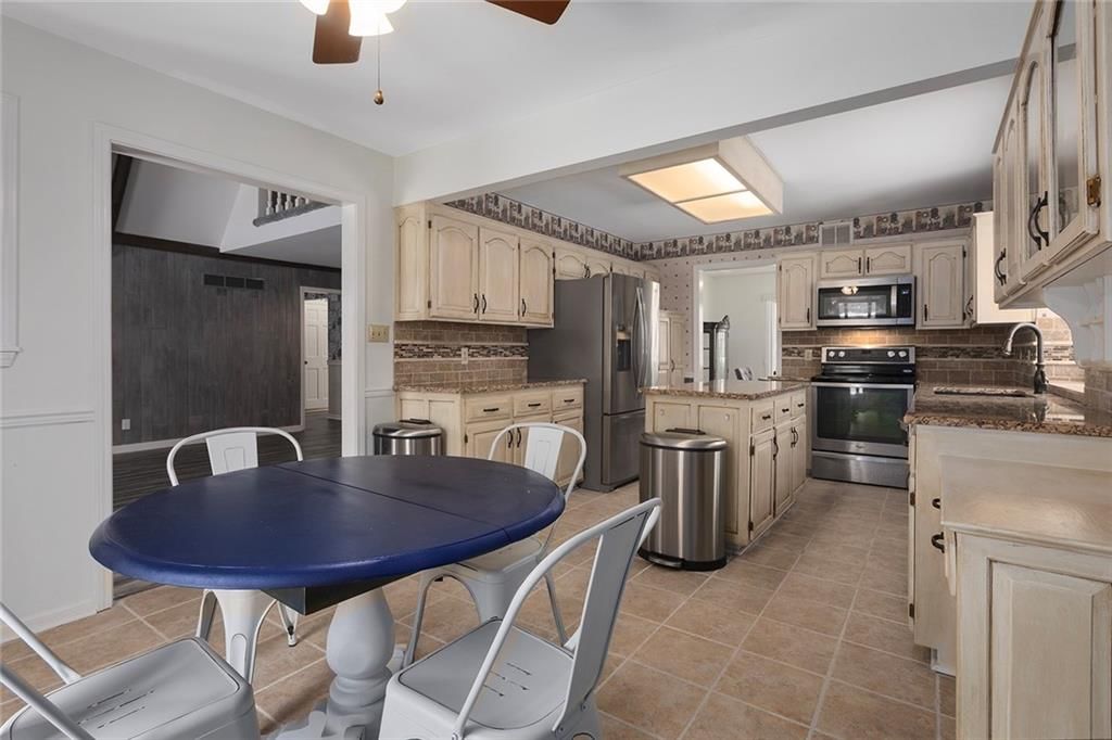 1601 NW Weatherstone Court — photo 11