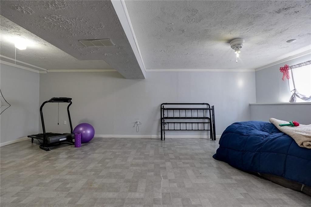 1808 SE Kingsway Street — photo 27